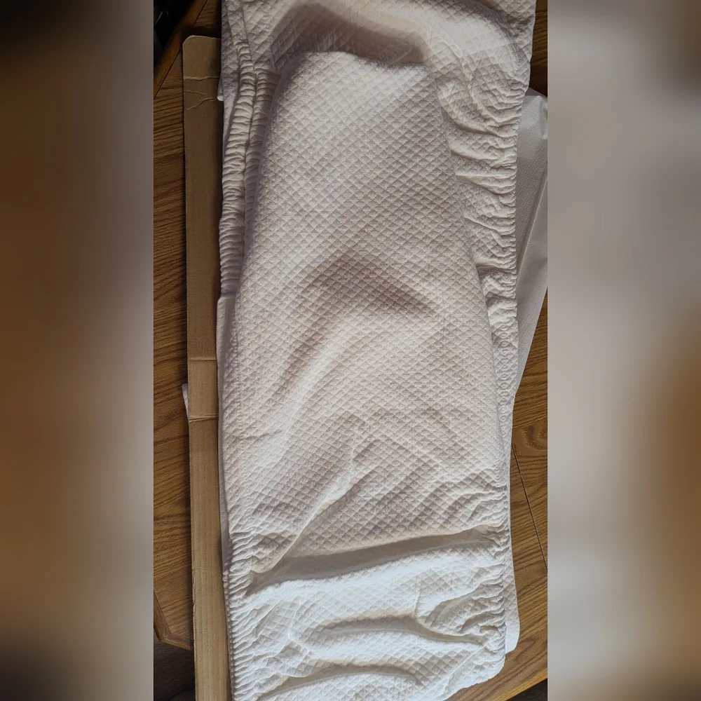 The Company Store White Madelyn Matelasse Box Spring Cover Queen 60 x 80 NEW - Picture 4 of 5